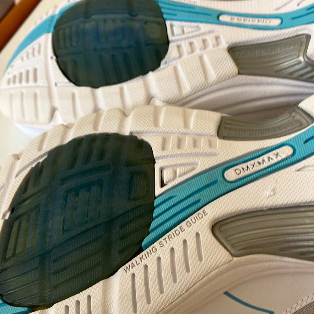 Reebok White and Teal DMX MAX Walking Sneakers - Picture 3 of 5